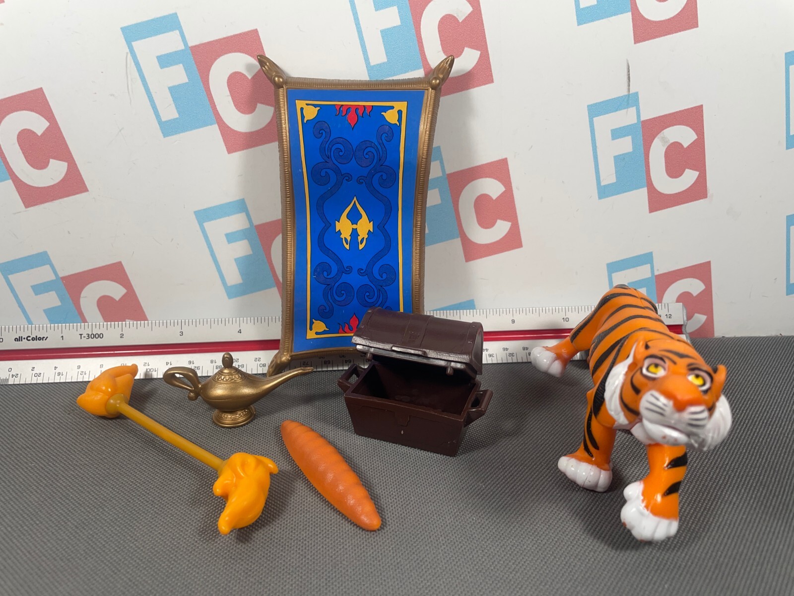 Mattel Disney’s Aladdin Figures Accessories Lot Magic Carpet Rajah Lamp Treasure