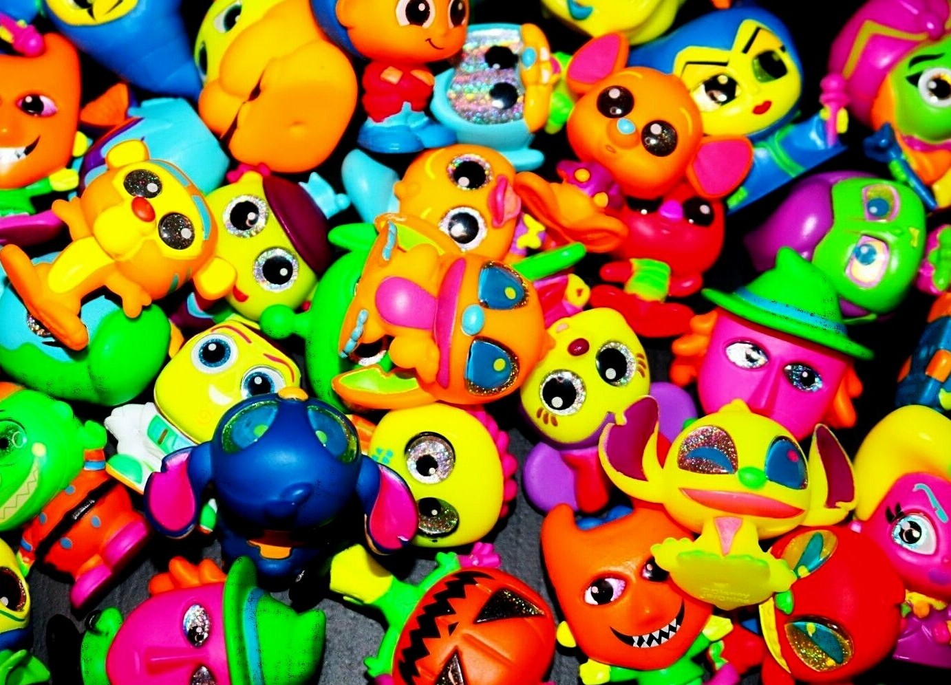 a LOT of Disney Doorables 30+ Neon Glow BlackLight Collection