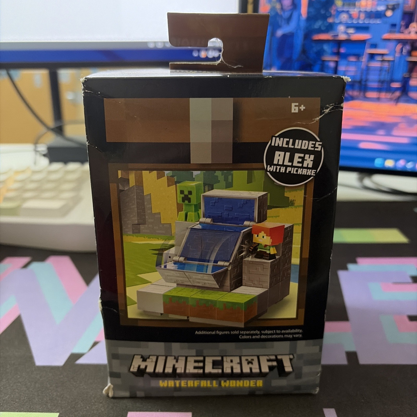 Minecraft Cave Biome Collection, Waterfall Wonder Environment, #4/4 Damaged Box