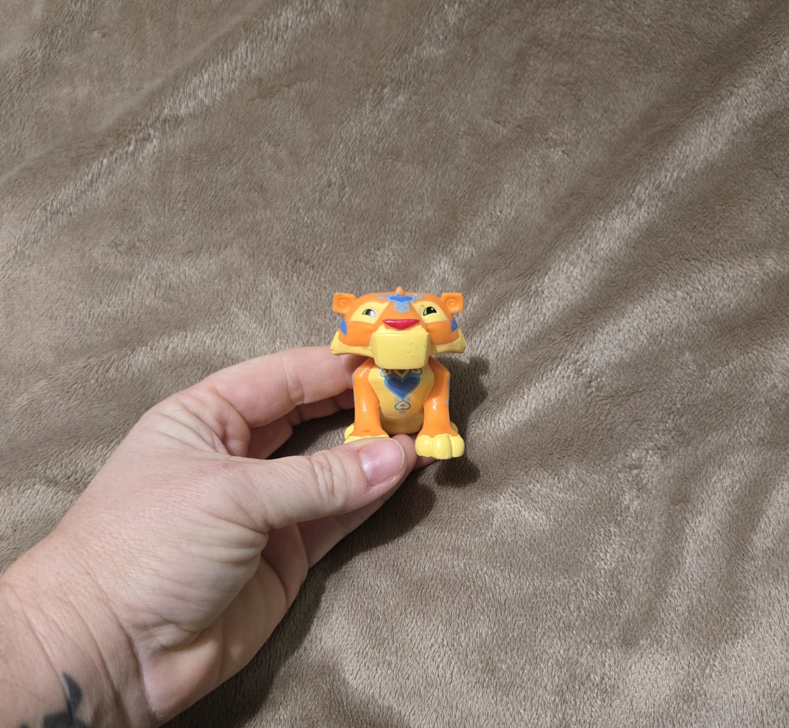 Animal Jam Sparkle Tiger action figure from Jazwares 3 In