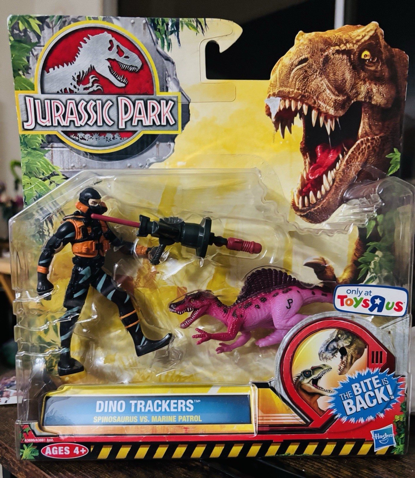 Jurassic Park Dino Trackers Spinosaurus VS Marine Patrol Set TRU Exclusive NIB