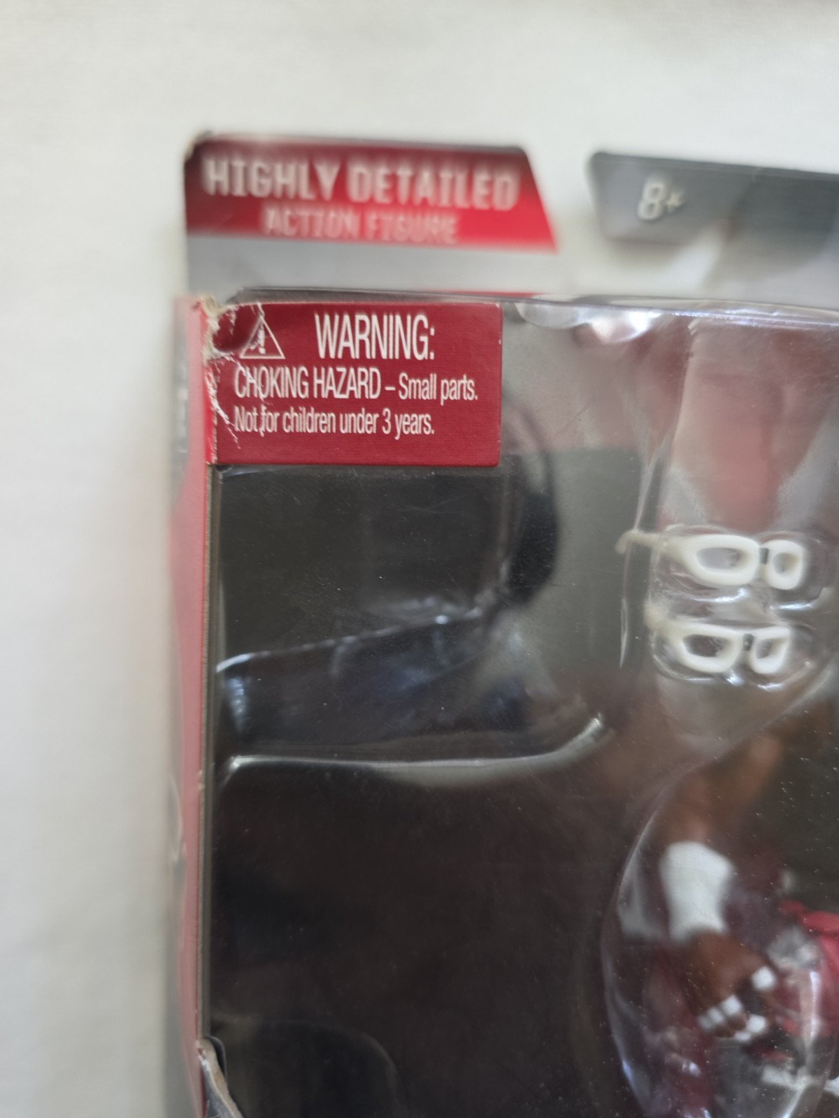 WWE ELITE COLLECTION D-VON DUDLEY (DUDLEY BOYZ) FIGURE wity GLASSES & TABLE. MOC