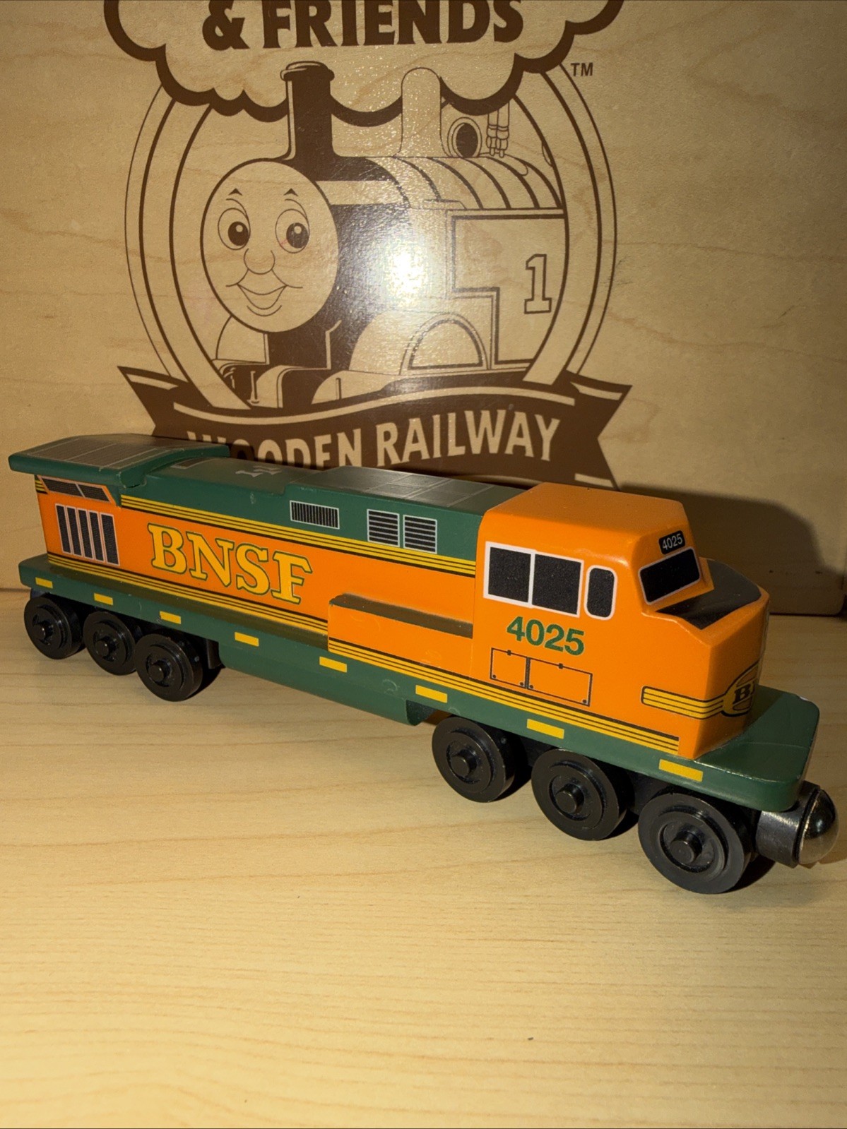 WHITTLE SHORTLINE BNSF 4025 Wooden Train Brio Thomas COMPATIBLE C-44 DIESEL