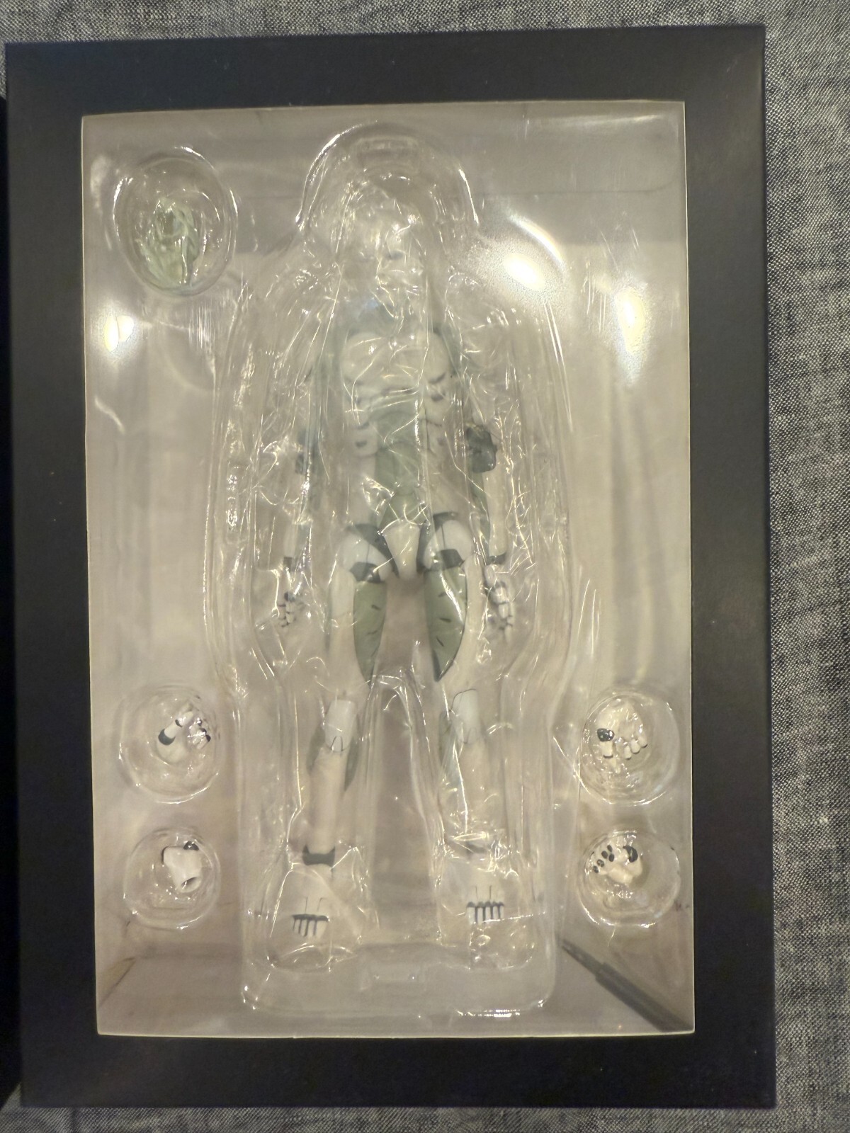 1000 Toys Toa Heavy Industry 1/12 scale synthetic Human and 1/12 scale CaRB