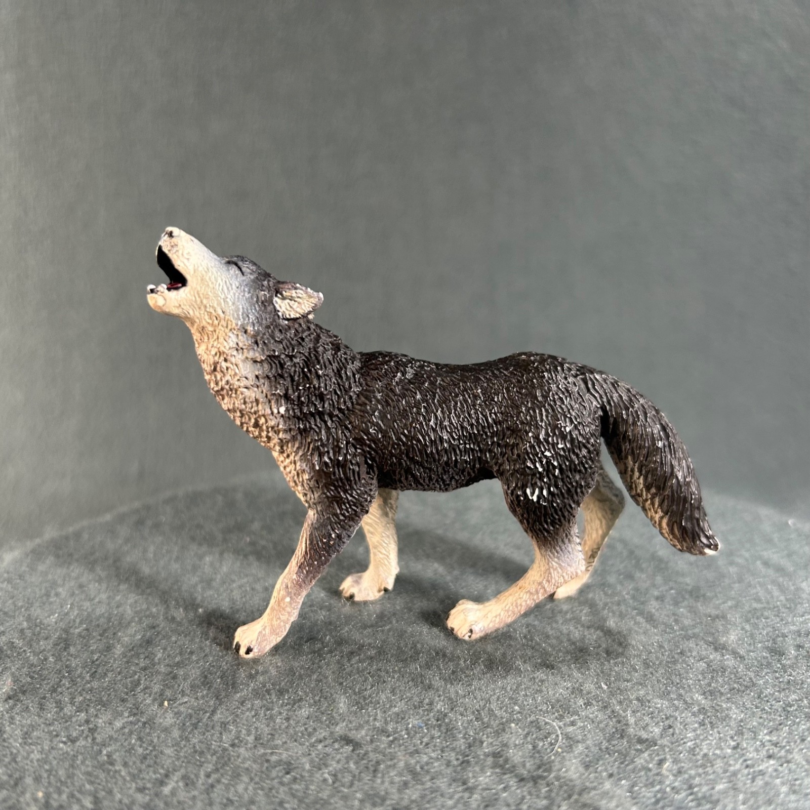 Safari LTD Gray Wolf Animal Nature Farm Jungle Wild Life Plastic Figure 2007