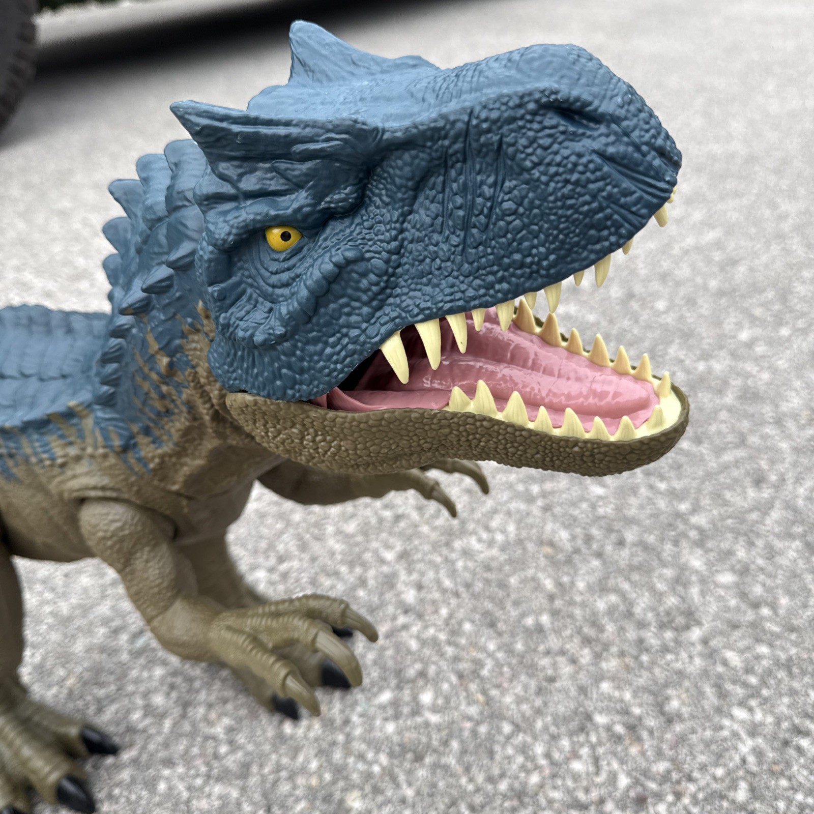 Mattel HRX53 Jurassic World Super Colossal Allosaurus Dinosaur 38” Long