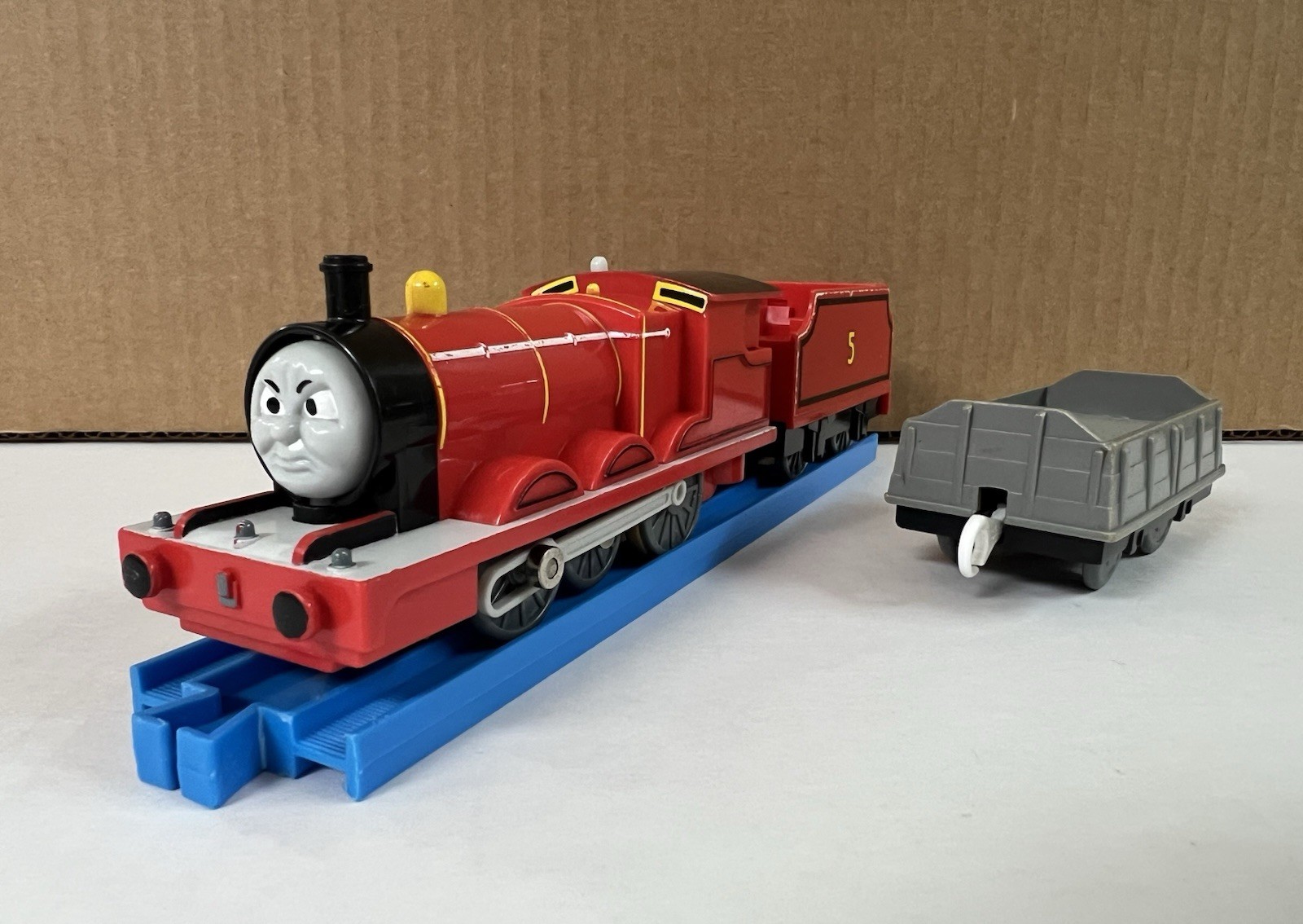 Thomas & Friends Trackmaster TOMY HiT Toy Company Flip Face James w/ Log Car