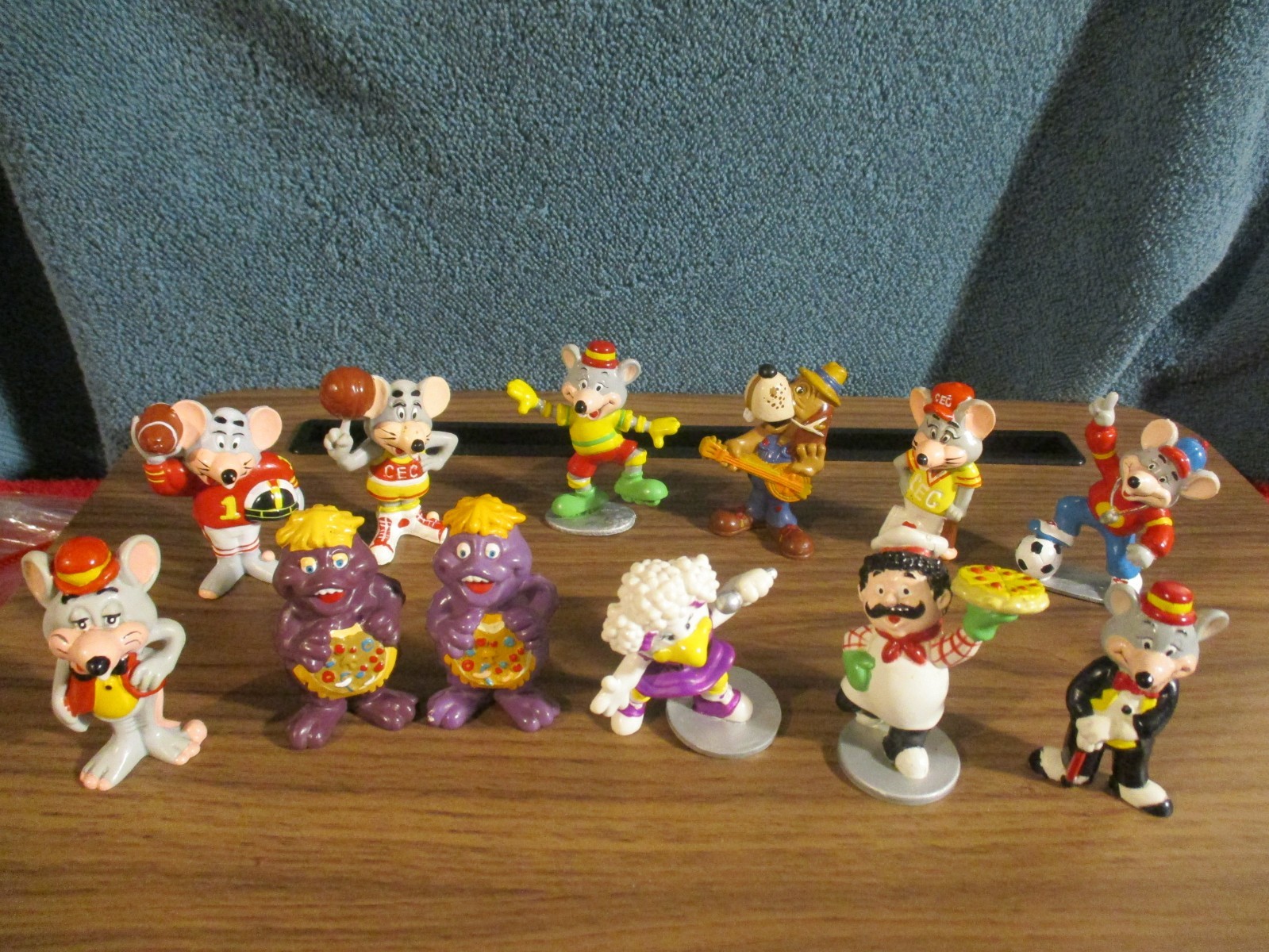 Vintage 1980’s / 1994 CHUCK E CHEESE SHOWTIME PIZZA PVC Figures x 12