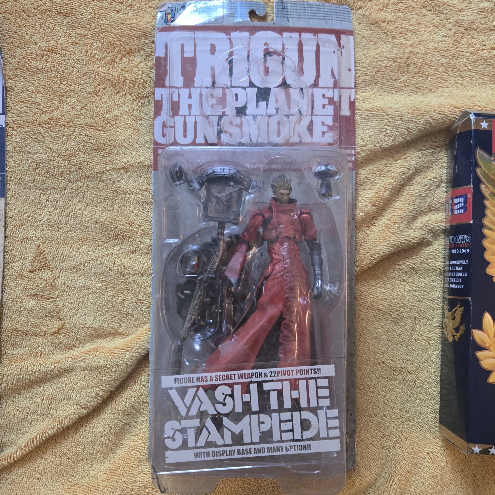 Trigun The Planet Gunsmoke Vash The Stampede Red Jacket Figure Damaged Box NEW