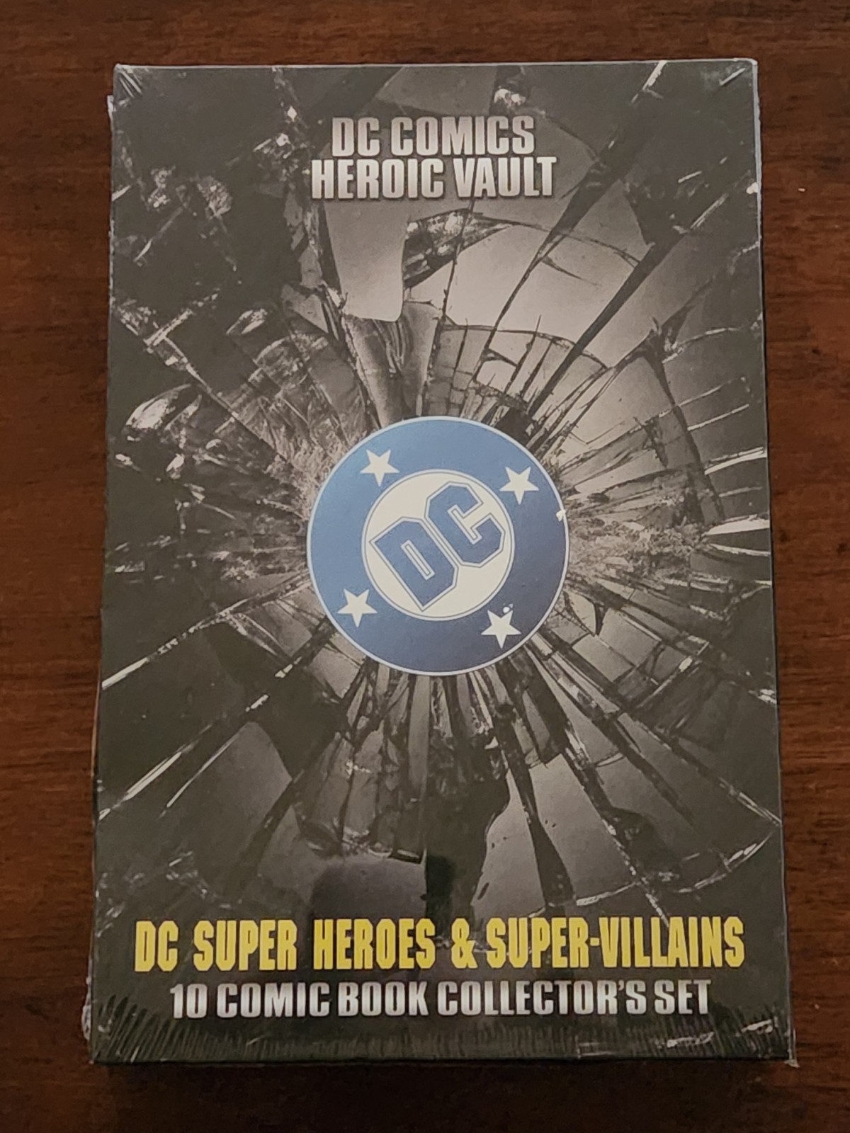 DC Comic Heroic Vault Super Heroes &Super-Villains 10 Comic Book Collector’s Set