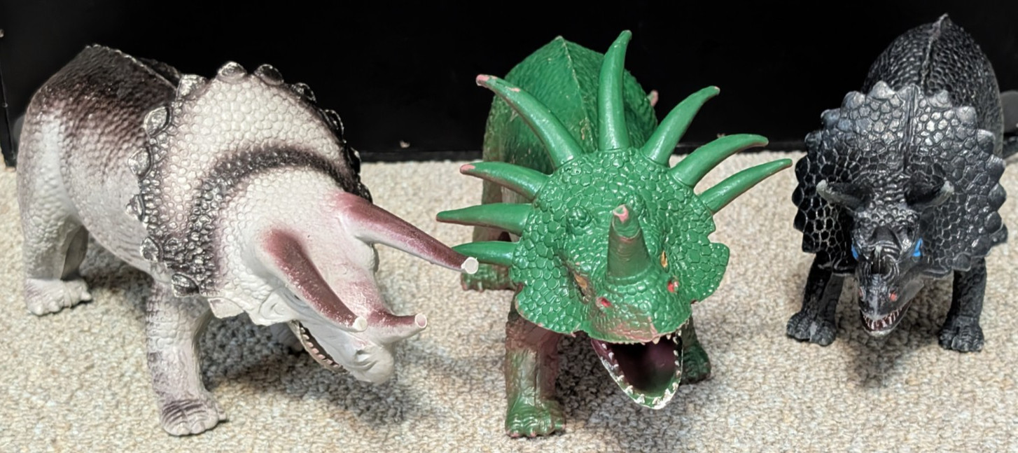 Vintage 1980s Dor Mei Triceratops Styracosaurus Dinosaur Figure Toy Lot (3)