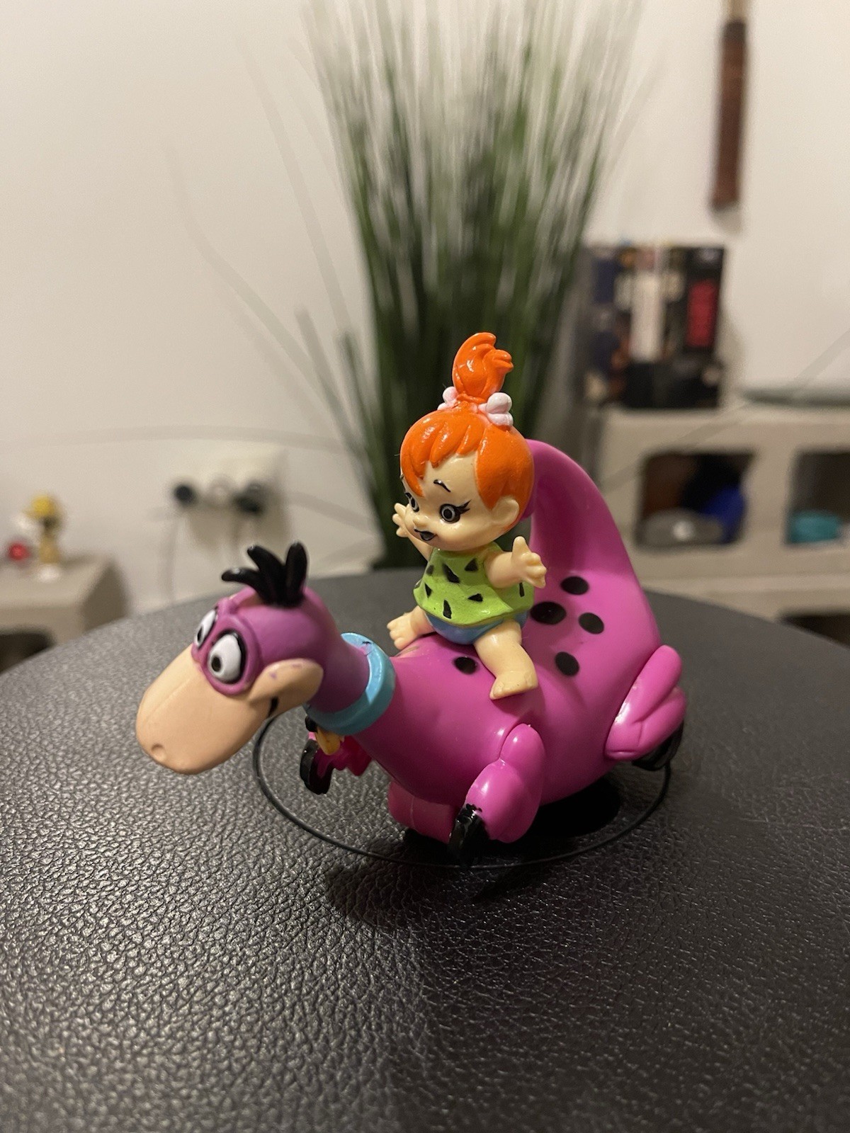 Vintage 1992 The Flintstones, Pebbles riding Dino