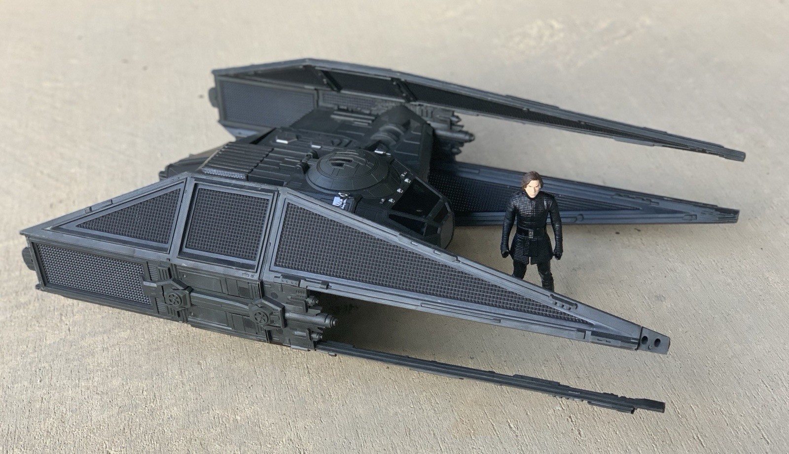 Hasbro Star Wars Force Link Kylo Ren TIE Silencer Ship & Kylo Ren Figure 3.75”
