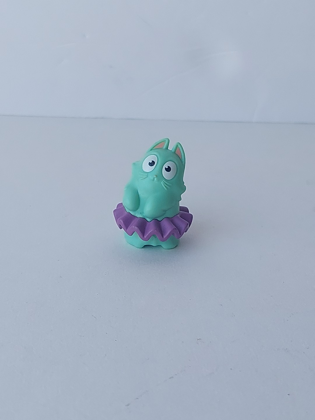 Hasbro Lost Kitties Series 2 Gertrude 1.5″ High Toy Figure