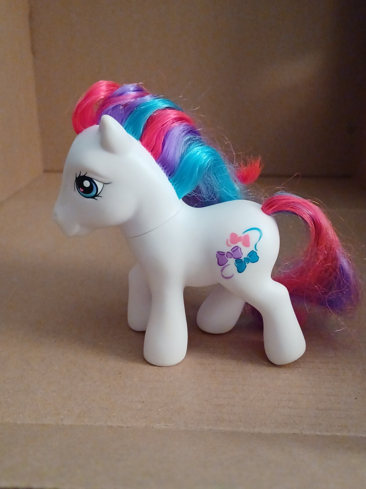 My Little Pony Bowtie (white w/ pink, blue, and purple hair) 2006 4″