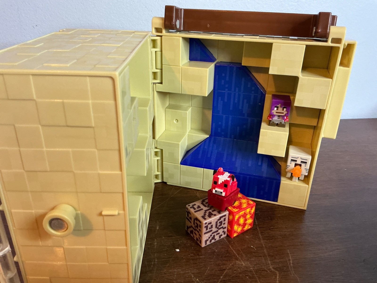 Minecraft Carrying Case Lot 32 Mini Figures & Blocks Collector Storage Cube Tan