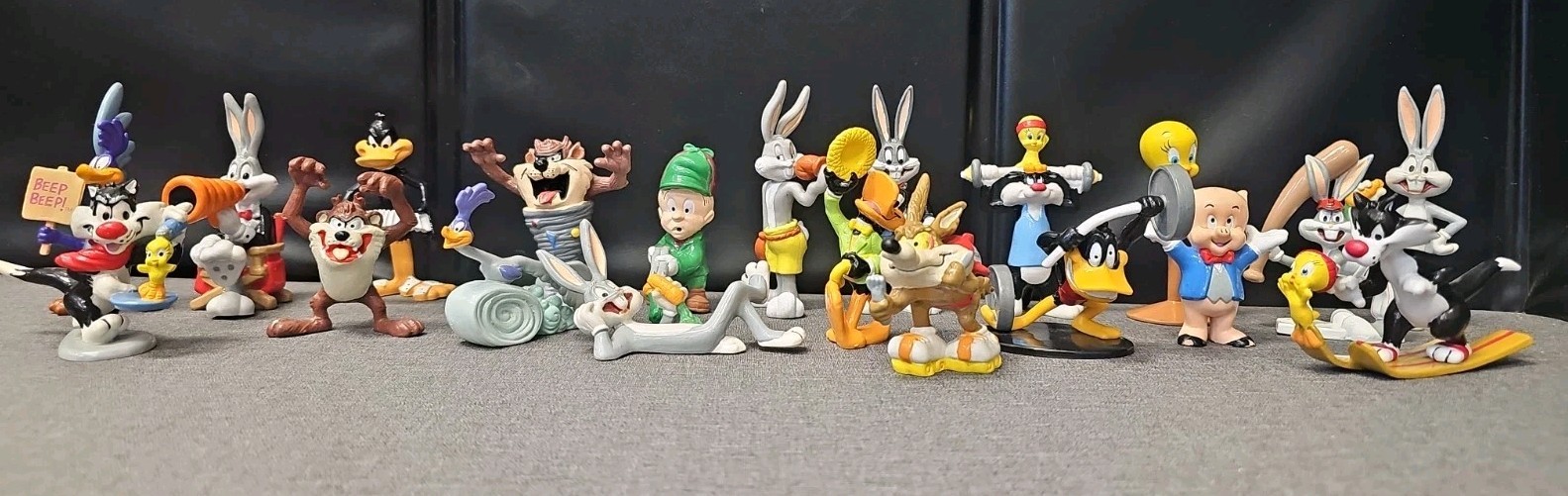 Lot Of 20 VTG LOONEY TUNES Fudd , Porky Pig , Bugs Bunny , Duffy, Tweety , Taz