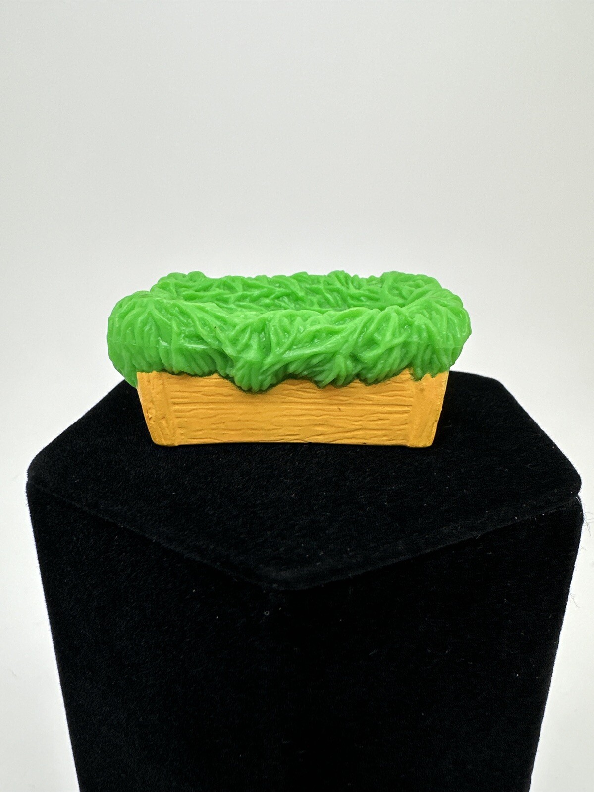 PETIT PANIER RECOUVERT D HERBE POUR ACCUEILLIR FIGURINE ANIMALE…53