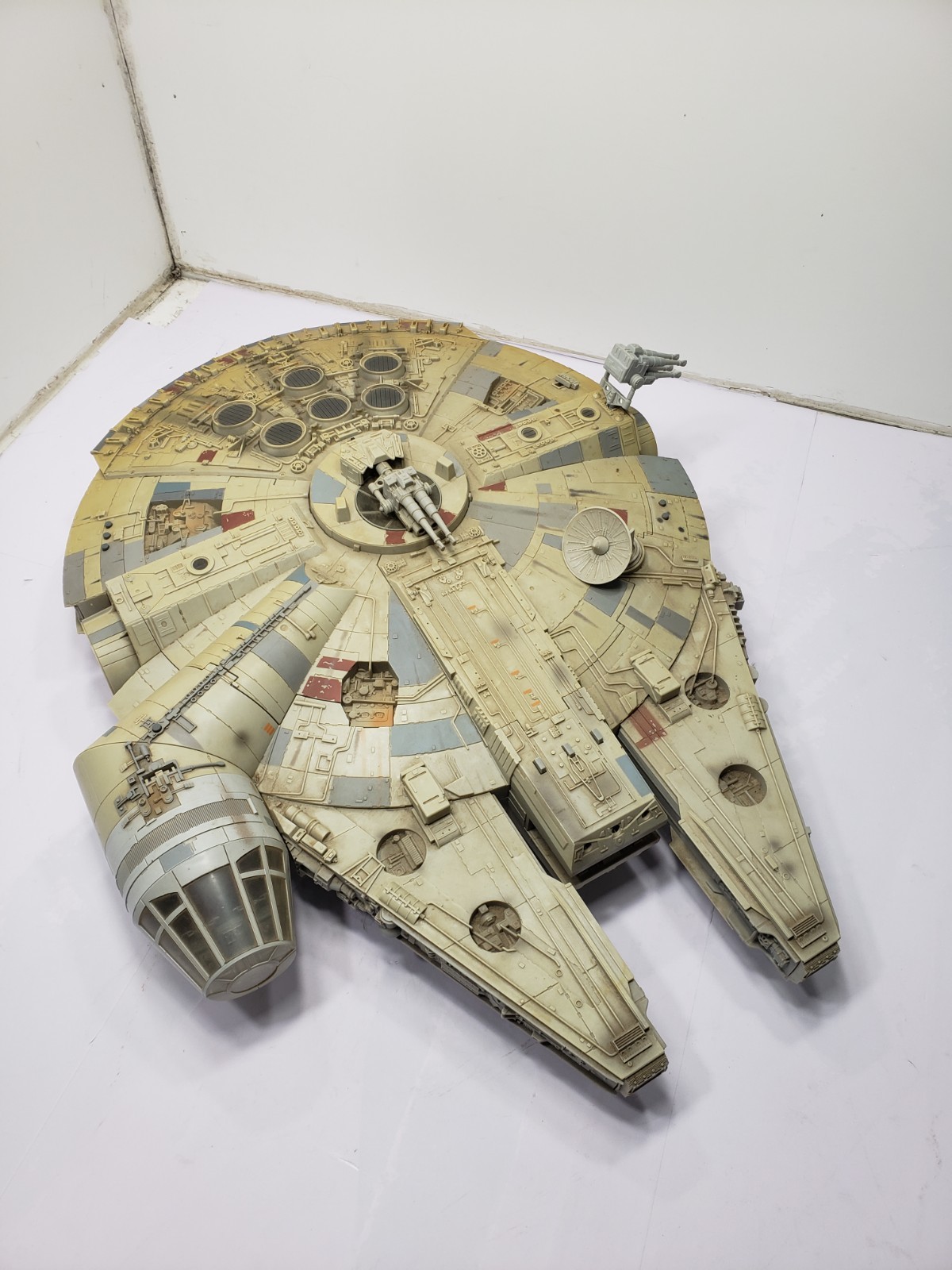 Hasbro Star Wars Millennium Falcon 2008 Legacy Collection Large 30” Ship