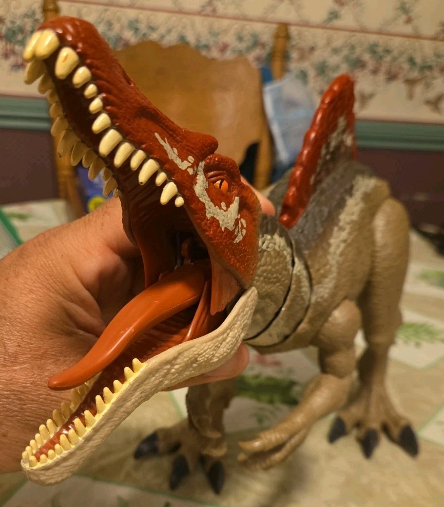 Jurassic World Extreme Chompin’ Spinosaurus Dinosaur Loose Action Figure 👀