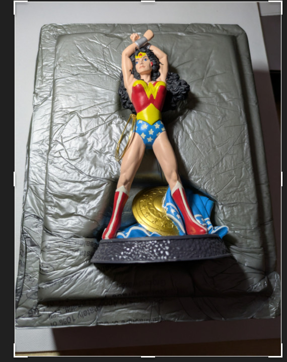 Hallmark DC Superheroes Collection, Modern Era Wonder Woman Statue/Figurine NEW