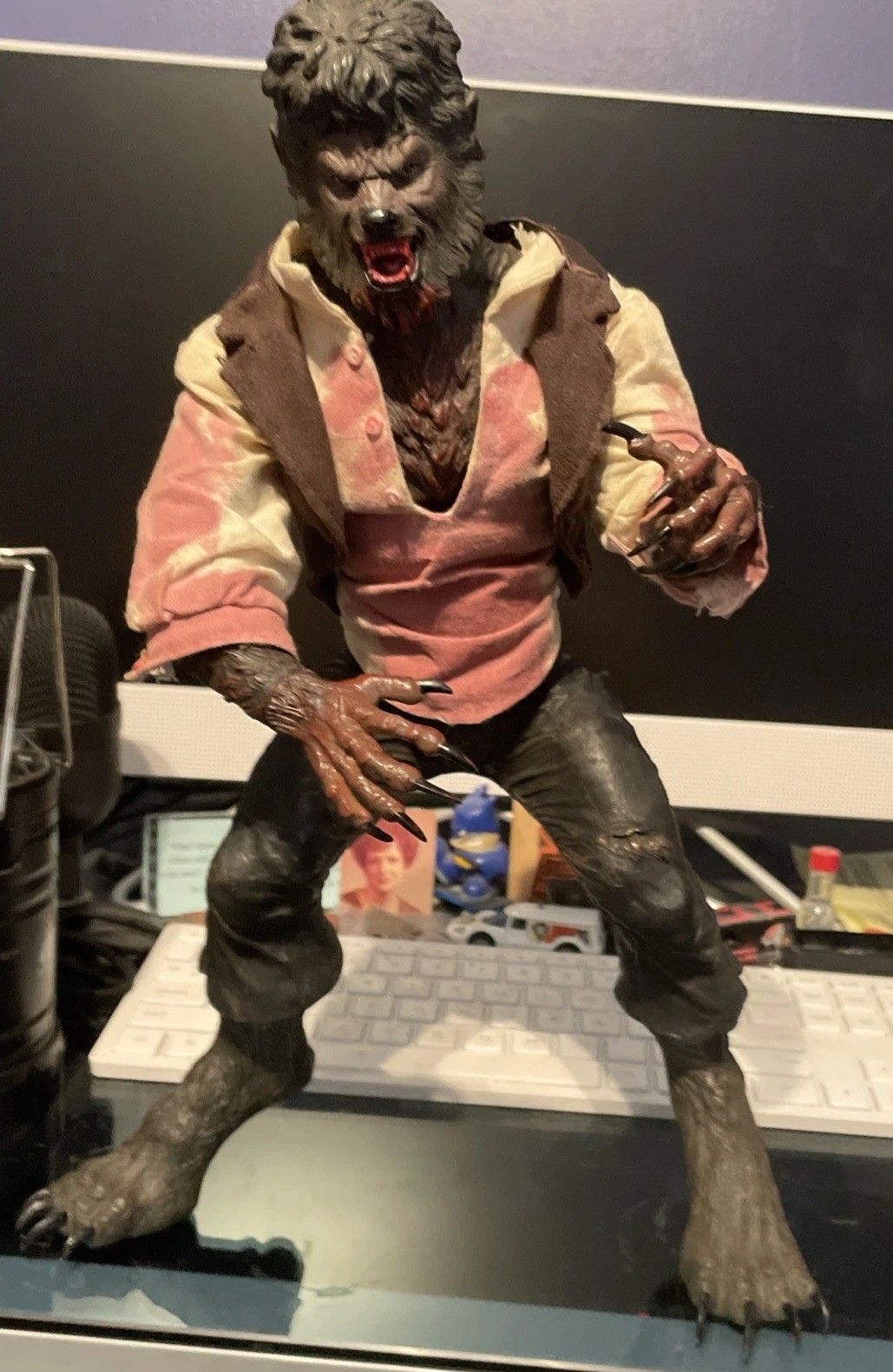 Mezco 2009 Universal Studios The Wolfman Bloody Cloth Shirt 14 inches Werewolf