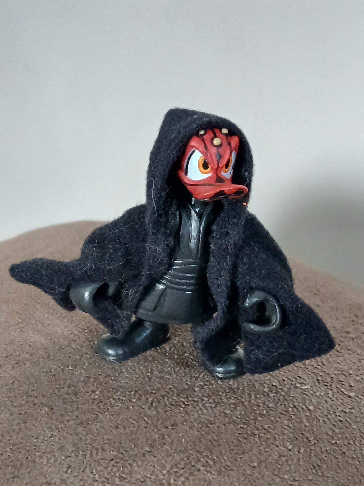 STAR WARS WEEKENDS 2012 FIGURE Donald Duck as DARTH MAUL Series 6 DISNEY Robe