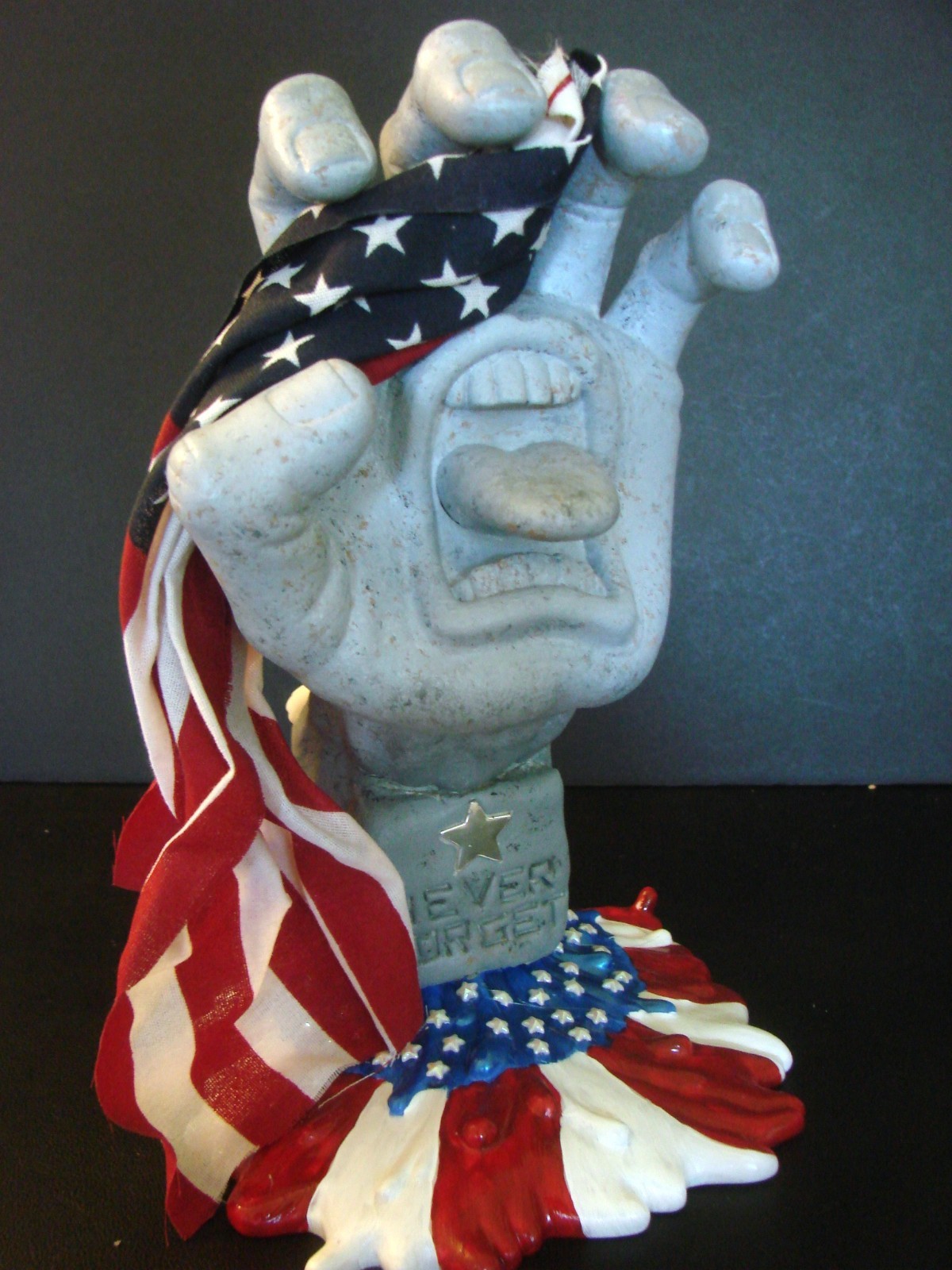 NEVER FORGET HAND Custom Kidrobot Santa Cruz Skateboards Screaming Hand Figure