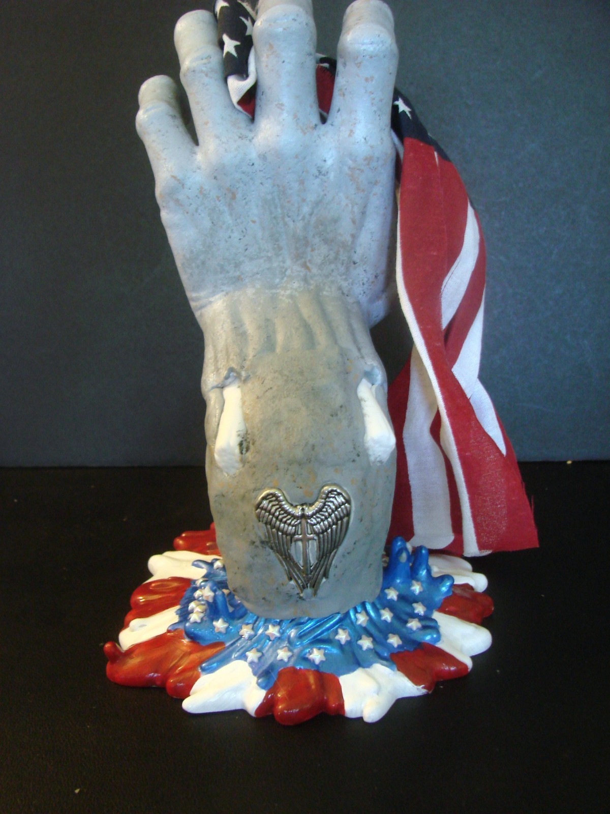 NEVER FORGET HAND Custom Kidrobot Santa Cruz Skateboards Screaming Hand Figure