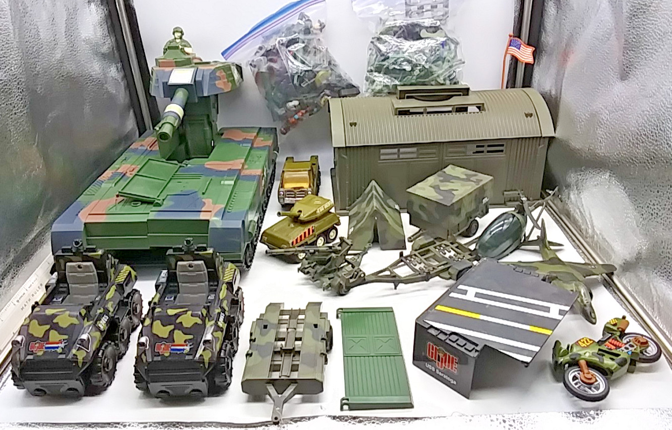 Vintage 1995-2002 G.I. Joe/New Ray Combat Zone Military Toy Lot w/ Figs & Misc.