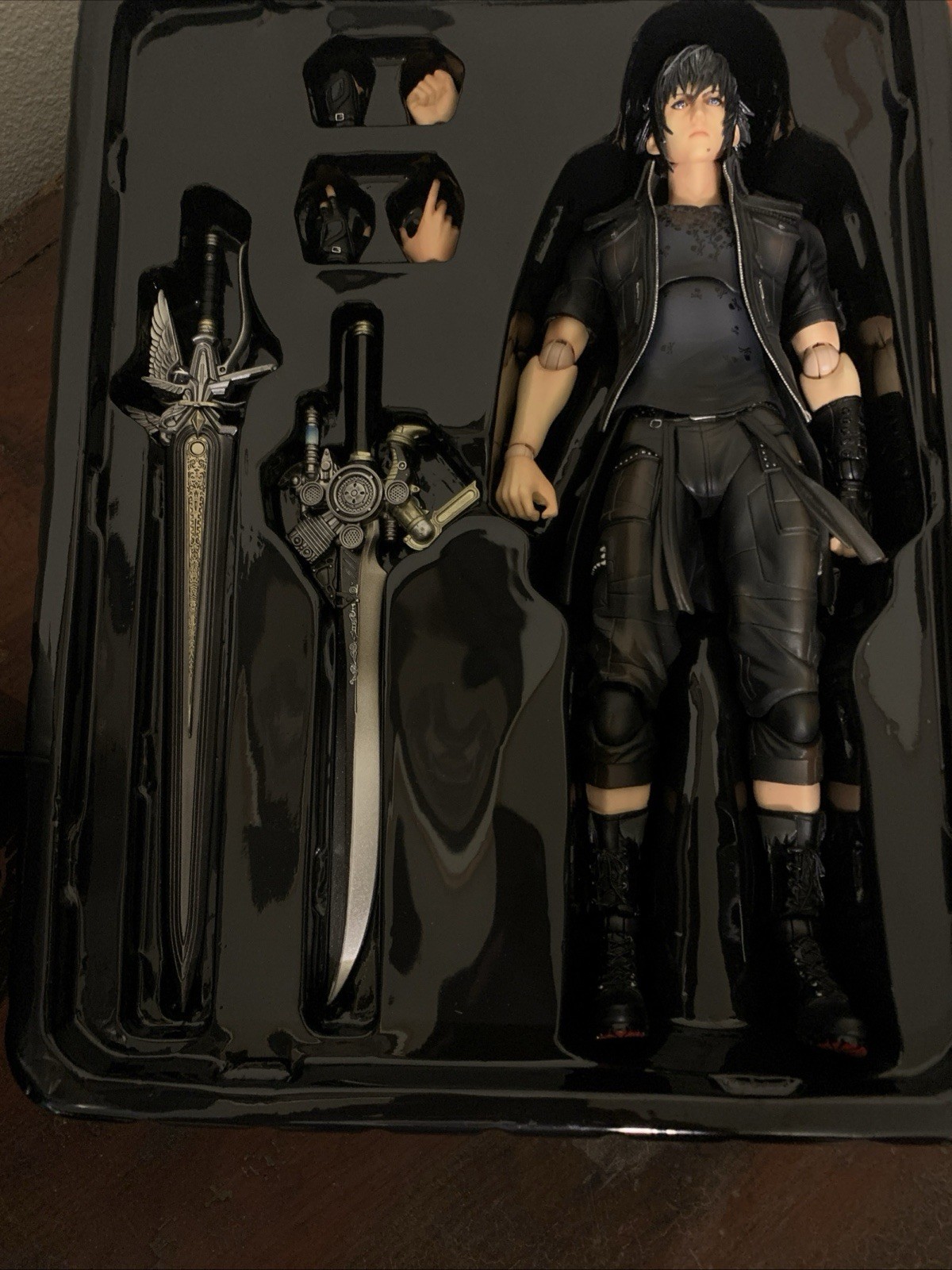 BRAND NEW – NOCTIS LUCIS CAELUM Play Arts Kai Final Fantasy XV