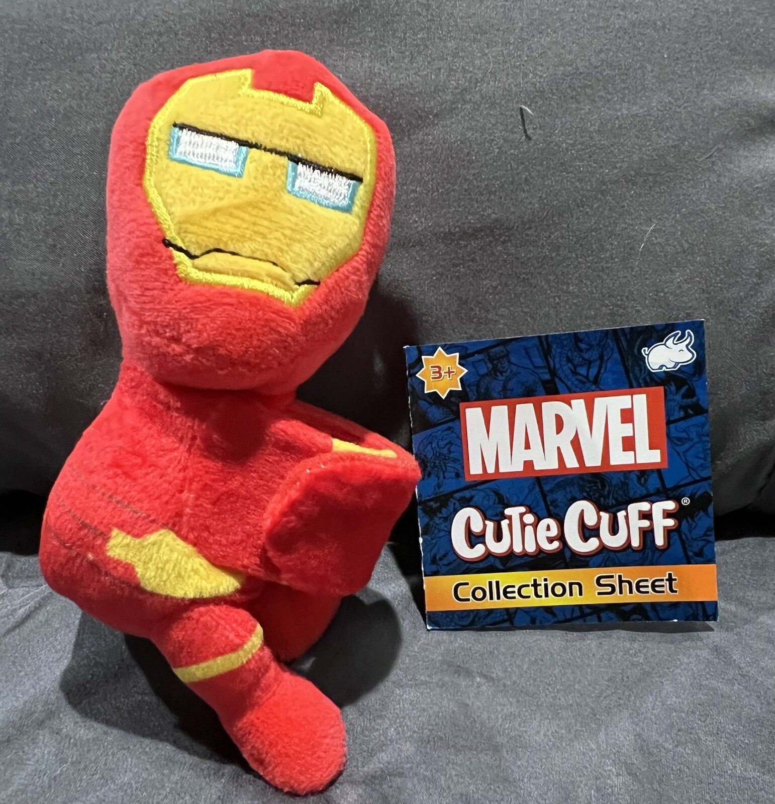 Disney Marvel Bullsitoy Cutie Cuff Snap, Hug & Go – Iron Man!