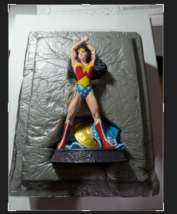 Hallmark DC Superheroes Collection, Modern Era Wonder Woman Statue/Figurine NEW