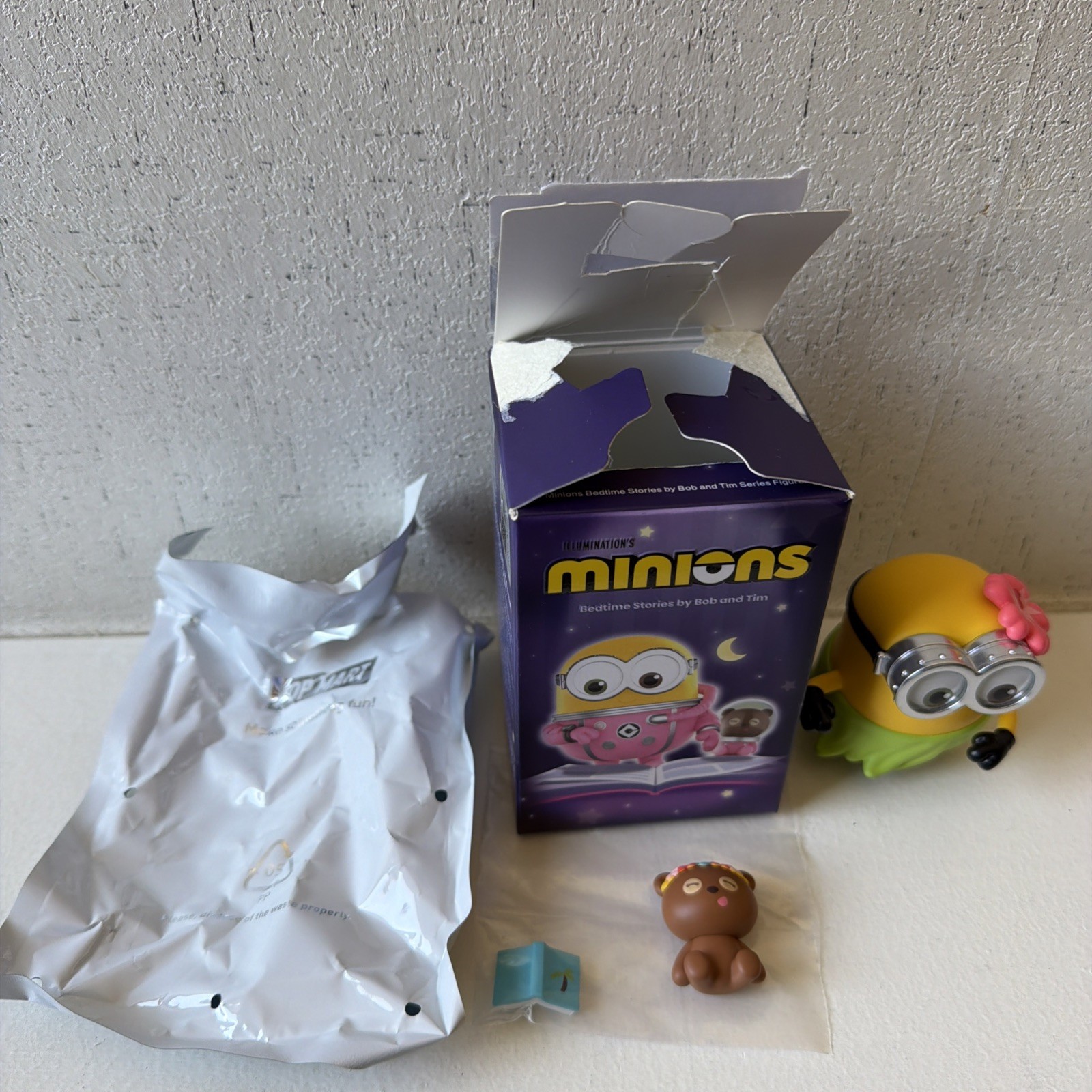POP MART Illumination’s MINIONS ‘Hula 101’ Figure *USED WITH BOX*