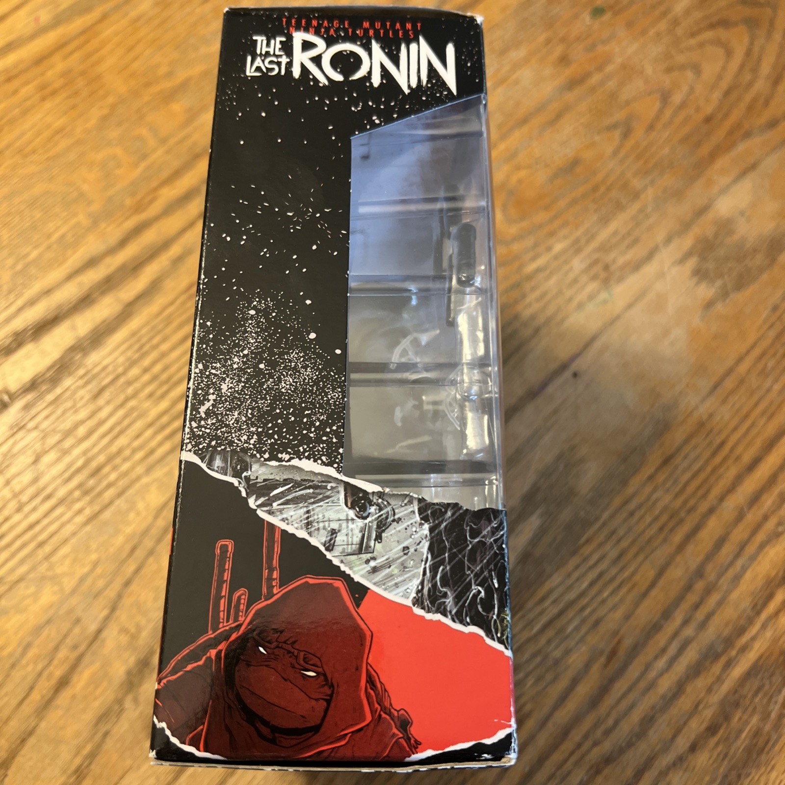 TMNT THE LAST RONIN ACTION FIGURE WITH WEAPONS w/ Staff & Sai BRAND NEW