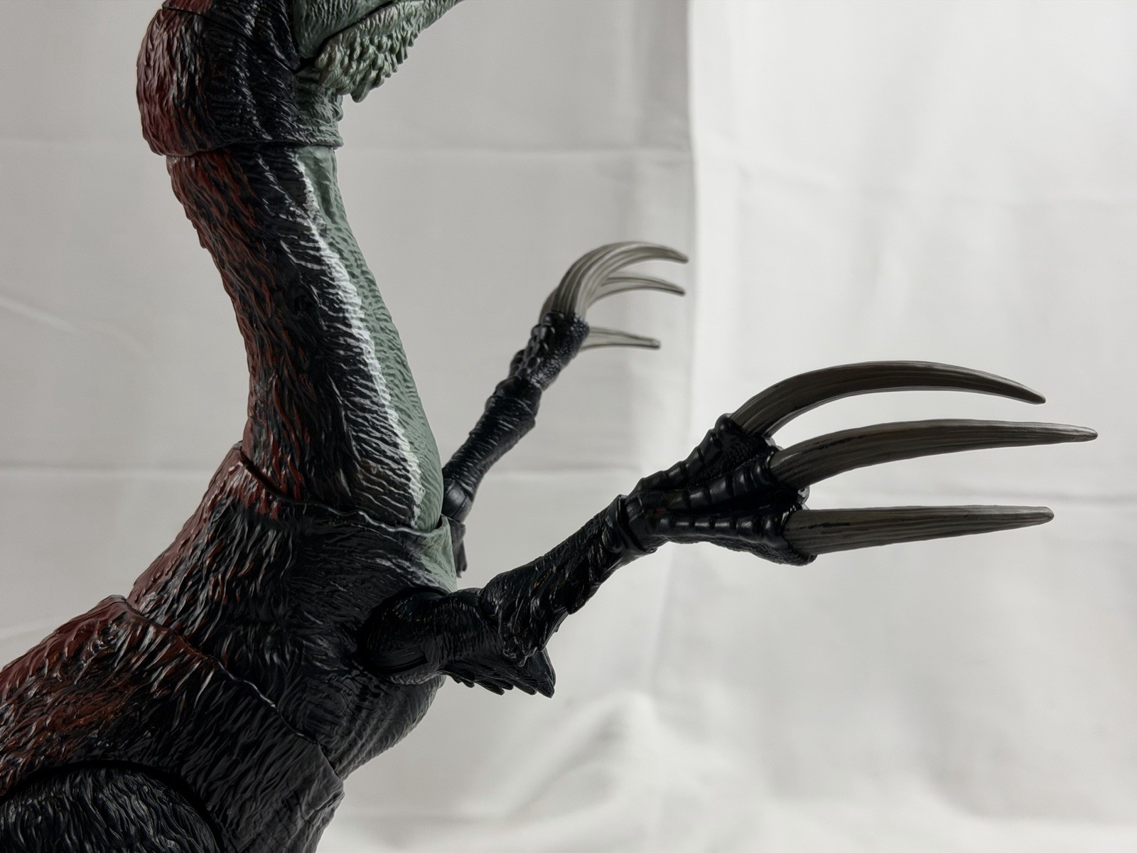 Jurassic World Dominion Sound Slashin Therizinosaurus Dinosaur Figure Toy