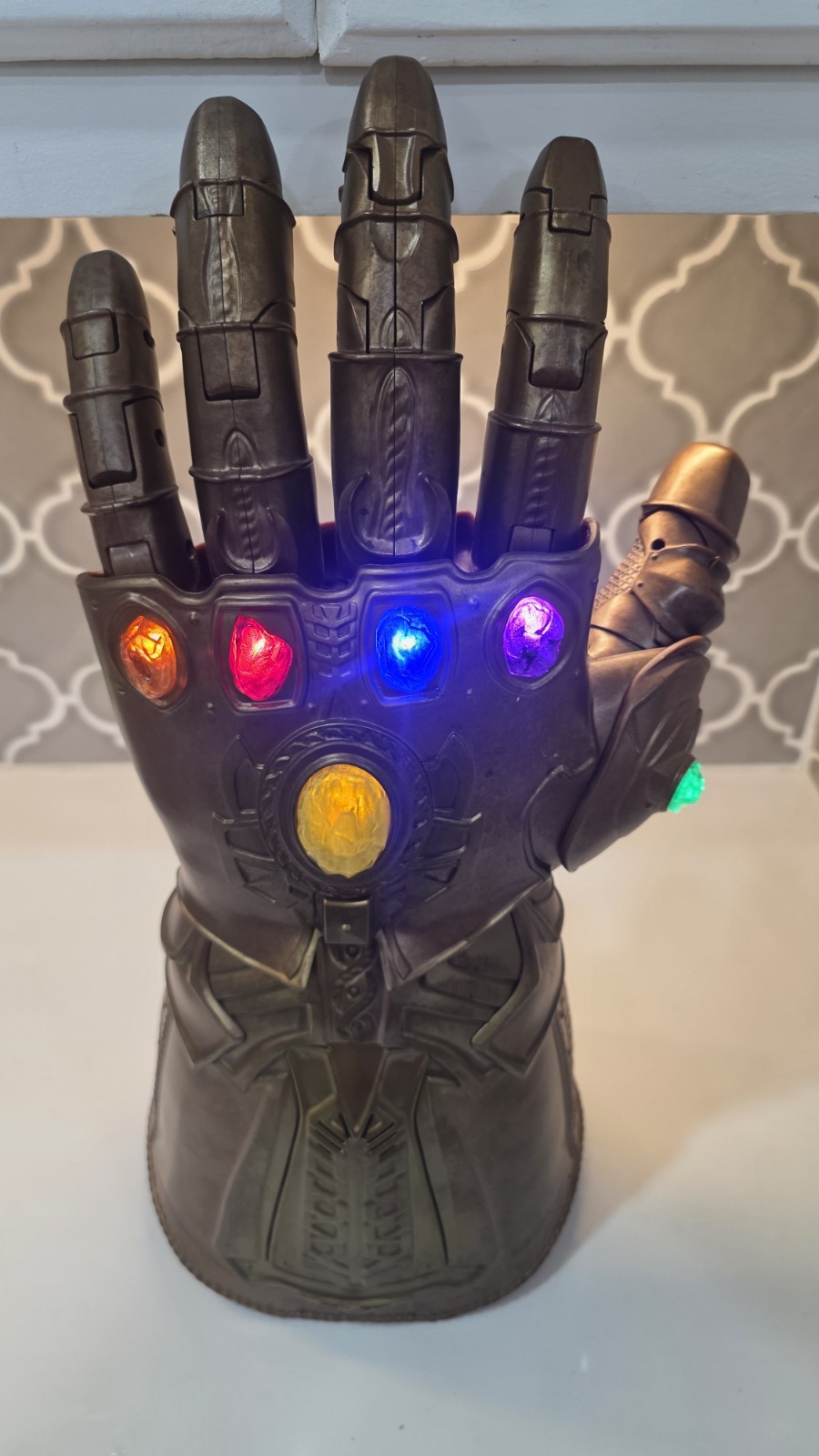 Marvel Legends Series Infinity Gauntlet Articulated Electronic Fist 20″ Working!