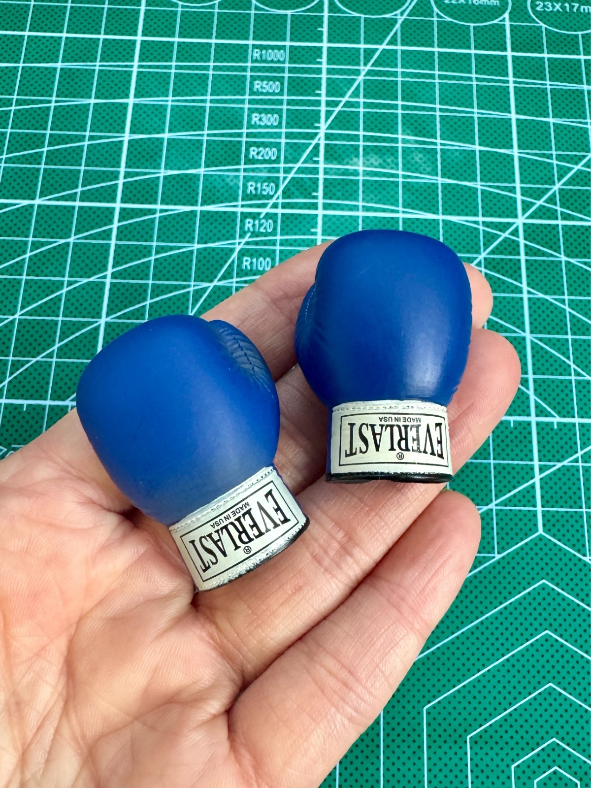 1/6 scale Blue Boxing Gloves HOLLOW for 12″ Action Figure Doll Accessory