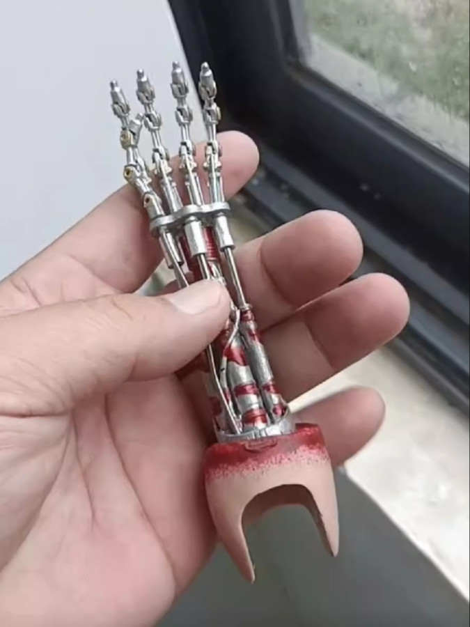 1/4 Terminator T2 T800 Mechanical Arm for 18in Figure Only Accessory (No Figure)