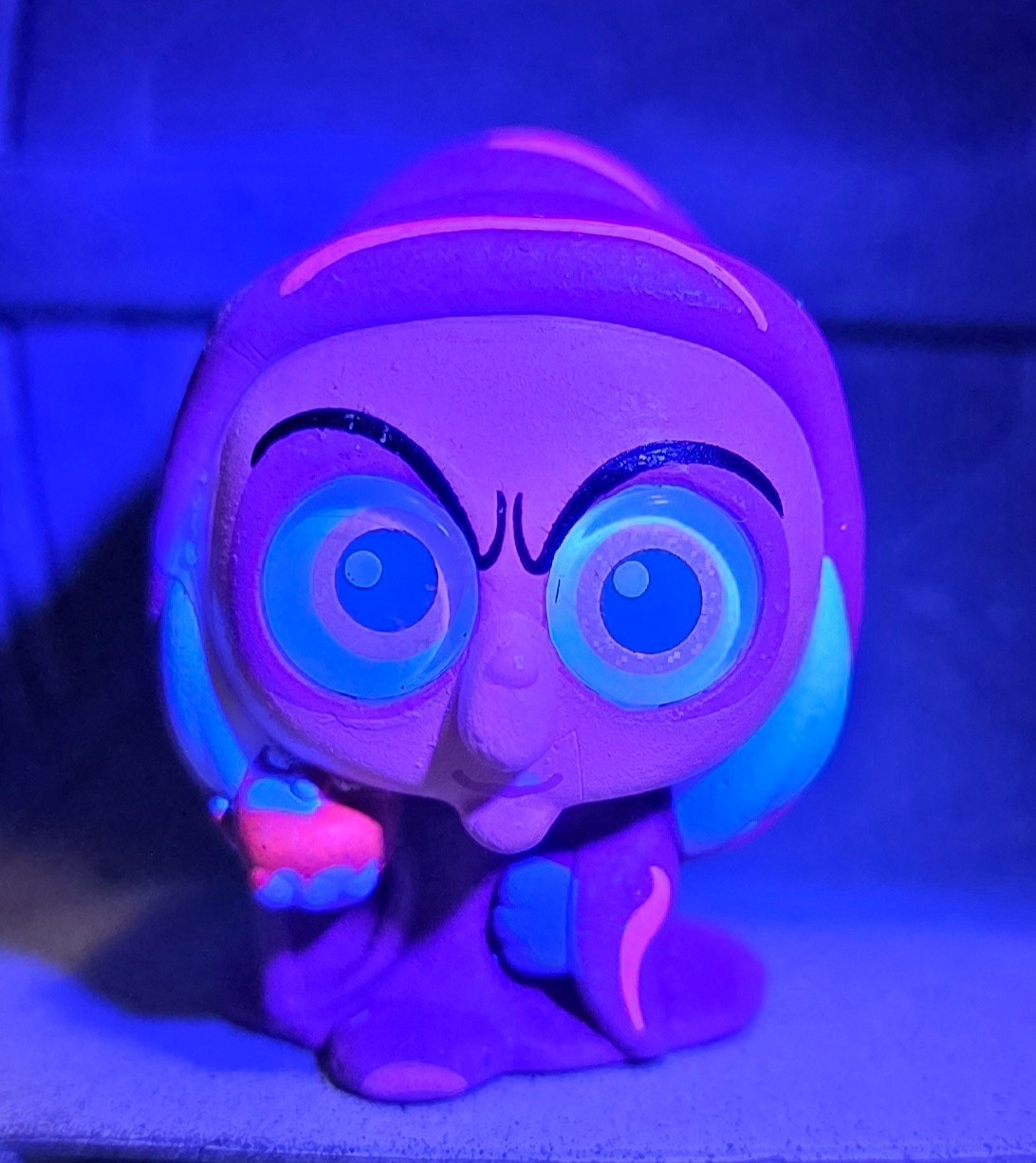 Evil Queen / Old Hag – Disney Doorables Neon Pop Series Villians – Snow White