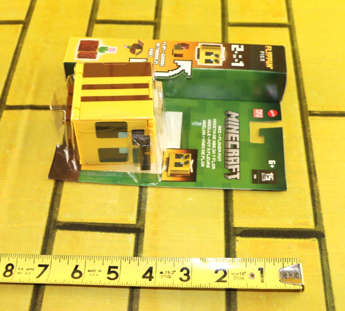 Minecraft Flippin Figs 2-in-1 Bee & Flower Pot Video Game 15 Years Action Figure