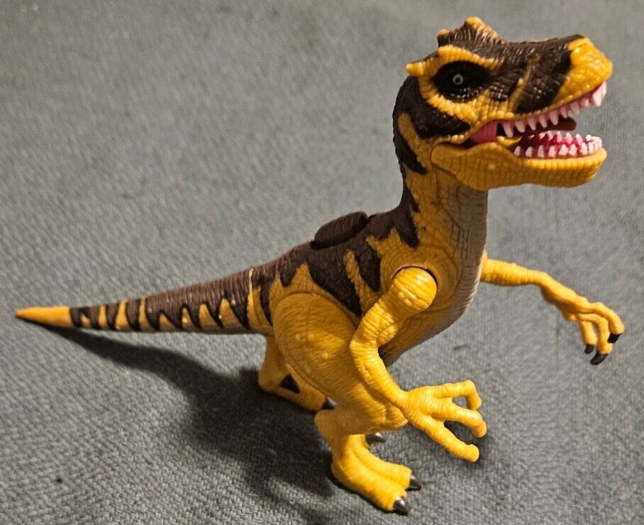 Velociraptor 4 Inches Tall Chap Mei