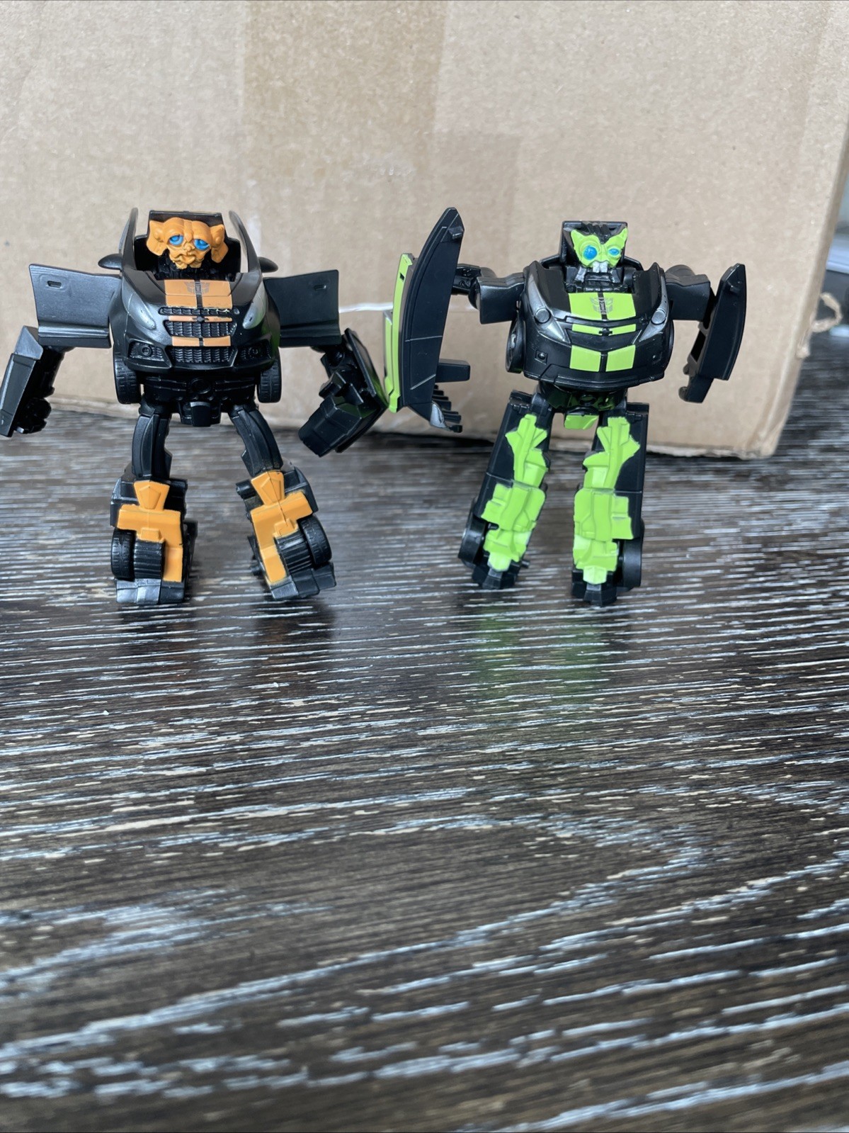TRANSFORMERS Dotm Cyberverse Legion Class Skids & Mudflap