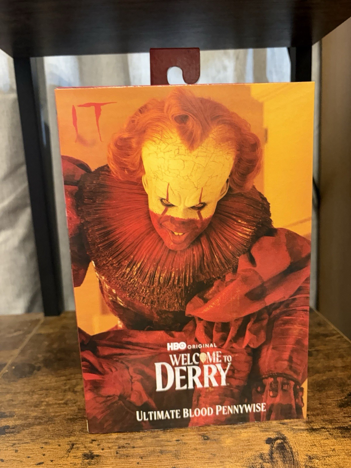 IT Ultimate Blood Pennywise Action Figure w/ Balloon & Alternate Head (001)