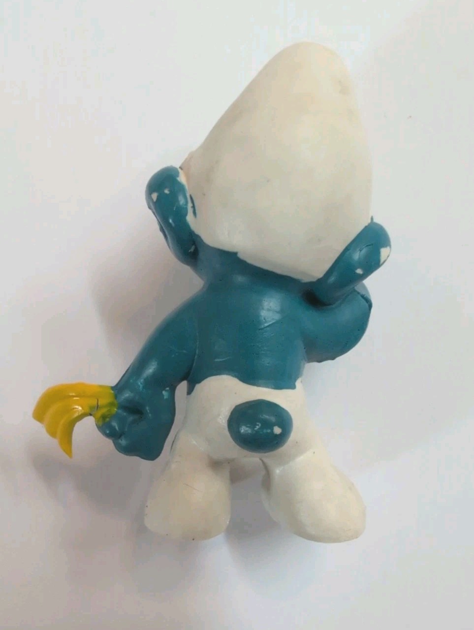 Smurf ©1972 Crying with Yellow Hanky Peyo PVC Toy 20018 Hong Kong