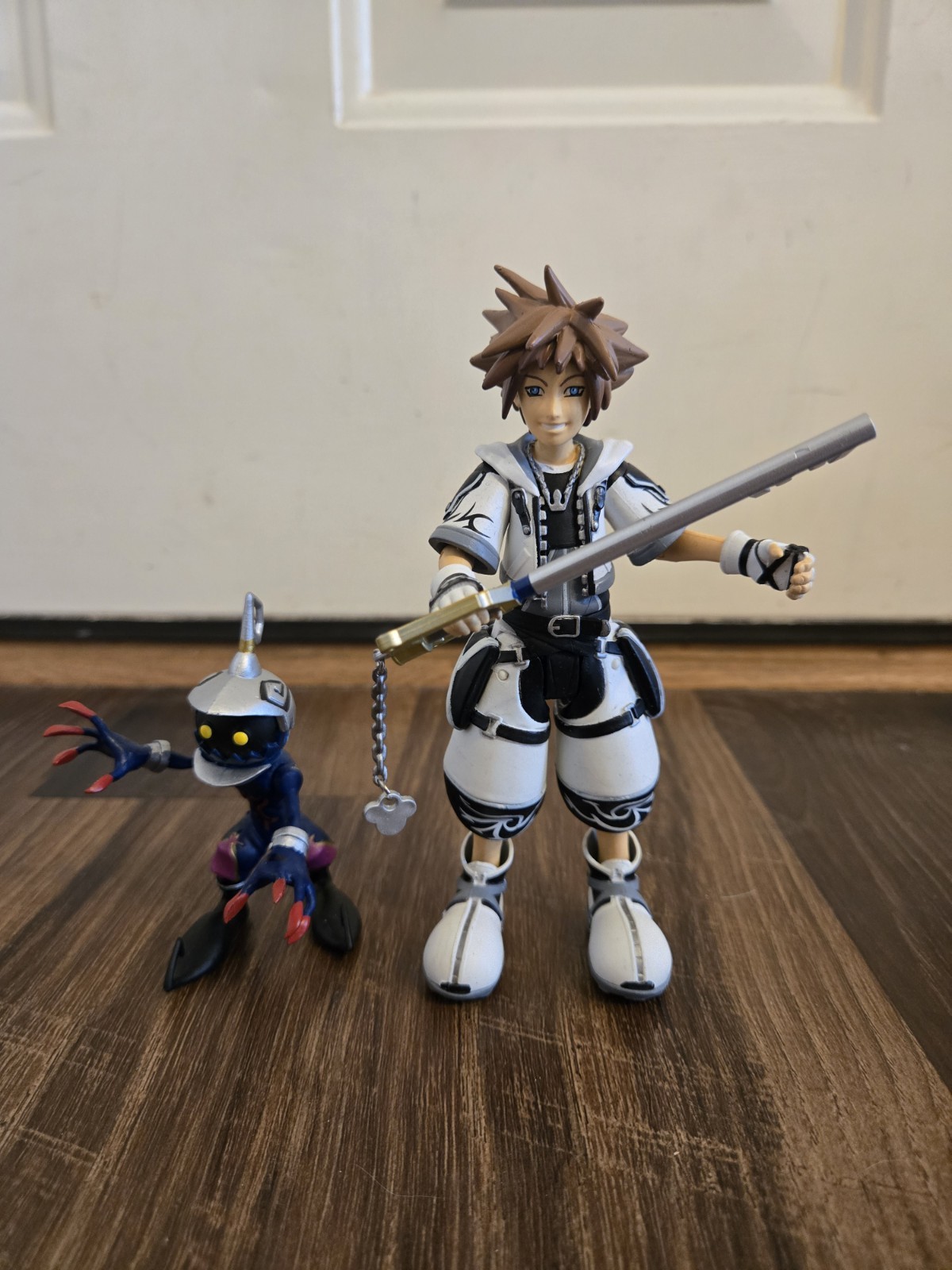 Kingdom Hearts Sora Final Form & Heartless Soldier Figures
