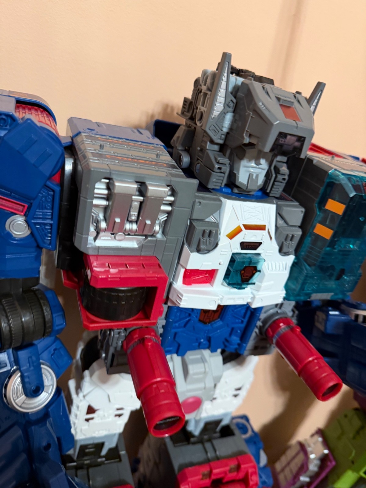 FORTRESS MAXIMUS Transformers SDCC 2016 Exclusive with Upgrades and boxes