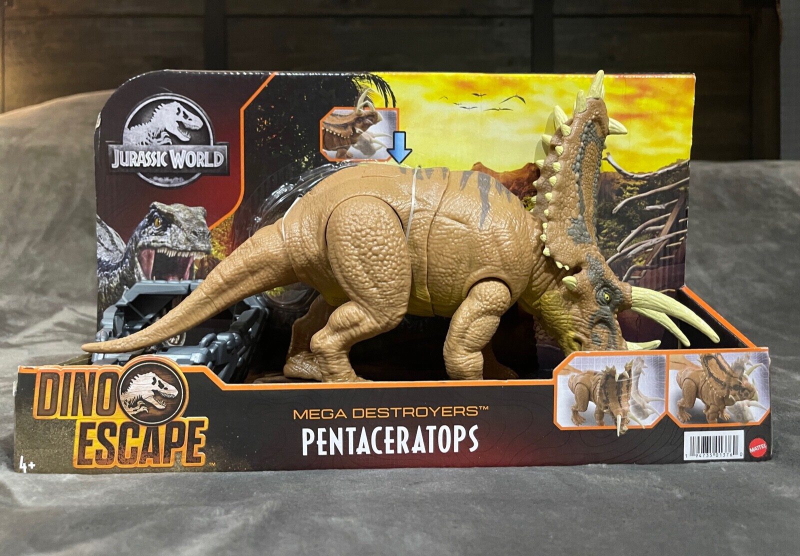 NIB Jurassic World Camp Cretaceous Mega Destroyers Pentaceratops Action Figure