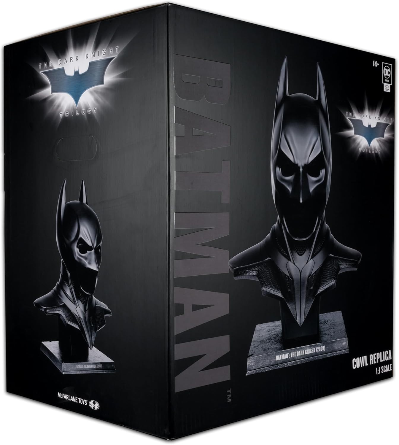– DC Direct Batman: the Dark Knight (2008) Cowl Replica 1:1 Scale