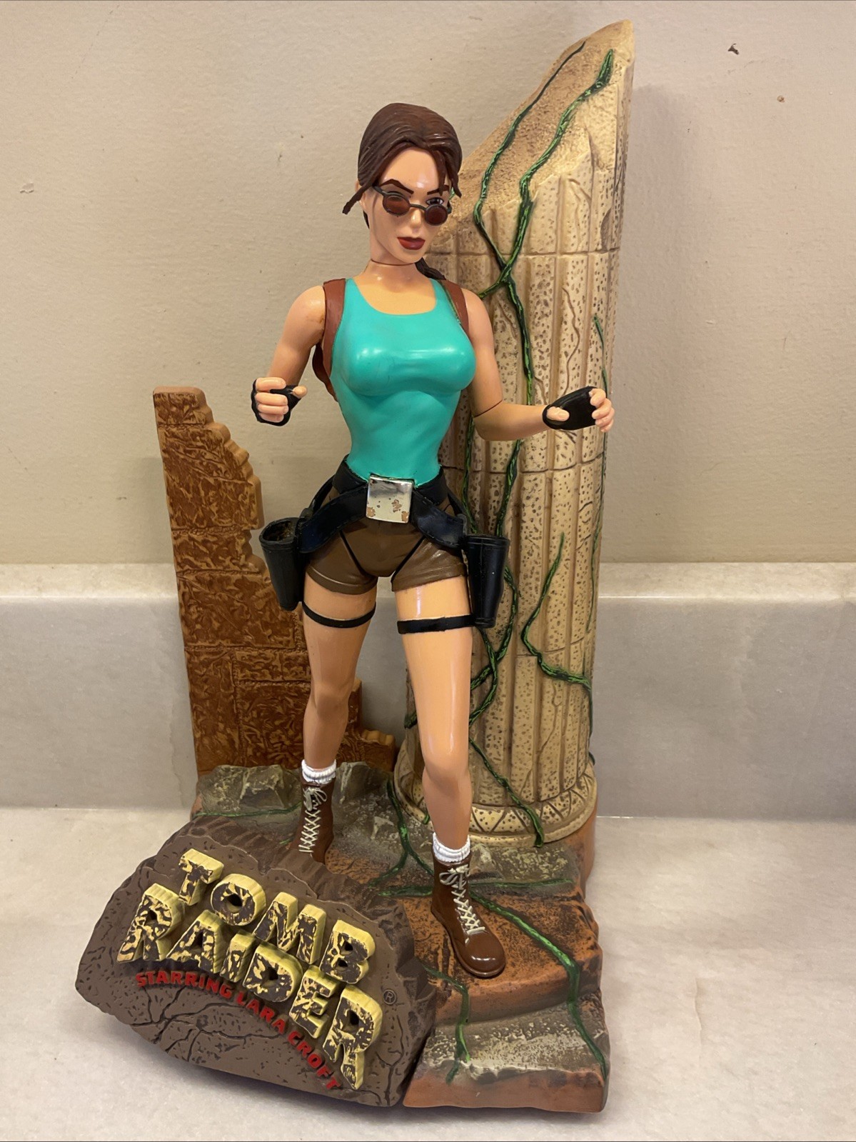 Lara Croft Tomb Raider Jungle Outfit Playmates Action Figure ***No Guns*** 1999